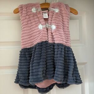 ✨💖Girls size 6X soft fur vest!!💖✨